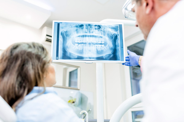 Dentist explaining digital x-ray to a woman in dental chair at Singing River Dentistry at Singing River Dentistry in Tuscumbia AL 35674-2413 